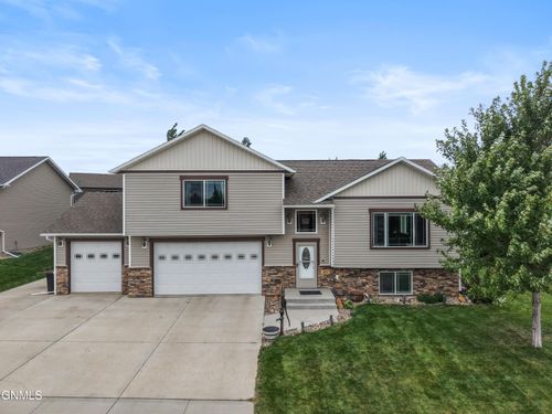 801 Sunflower Ln Sw, Mandan, ND, 58554-8520 | Card Image