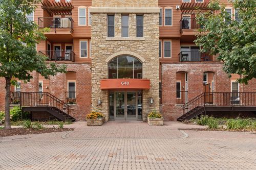 apt-42-640 Main St N, Stillwater, MN, 55082-3932 | Card Image