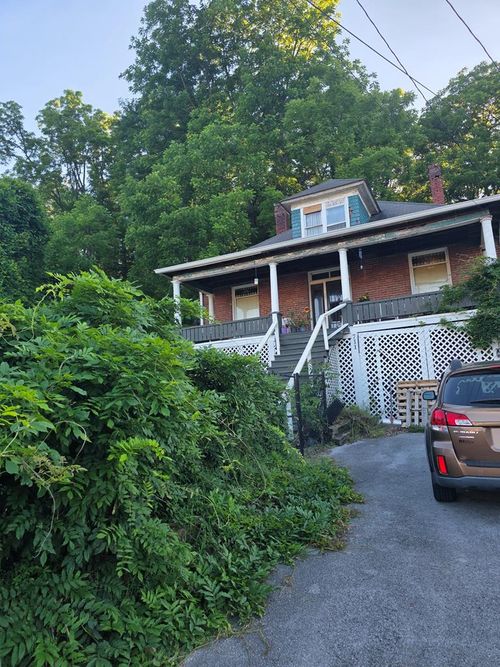711 Virginia Ave, Bluefield, VA, 24605-1423 | Card Image