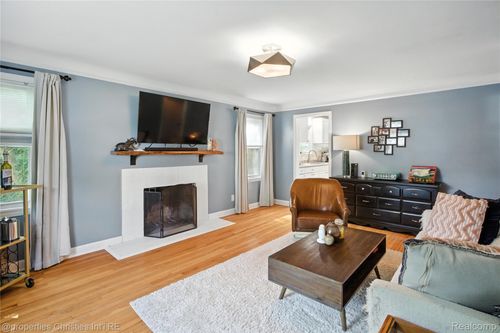 915 W Marshall St, Ferndale, MI, 48220-1635 | Card Image
