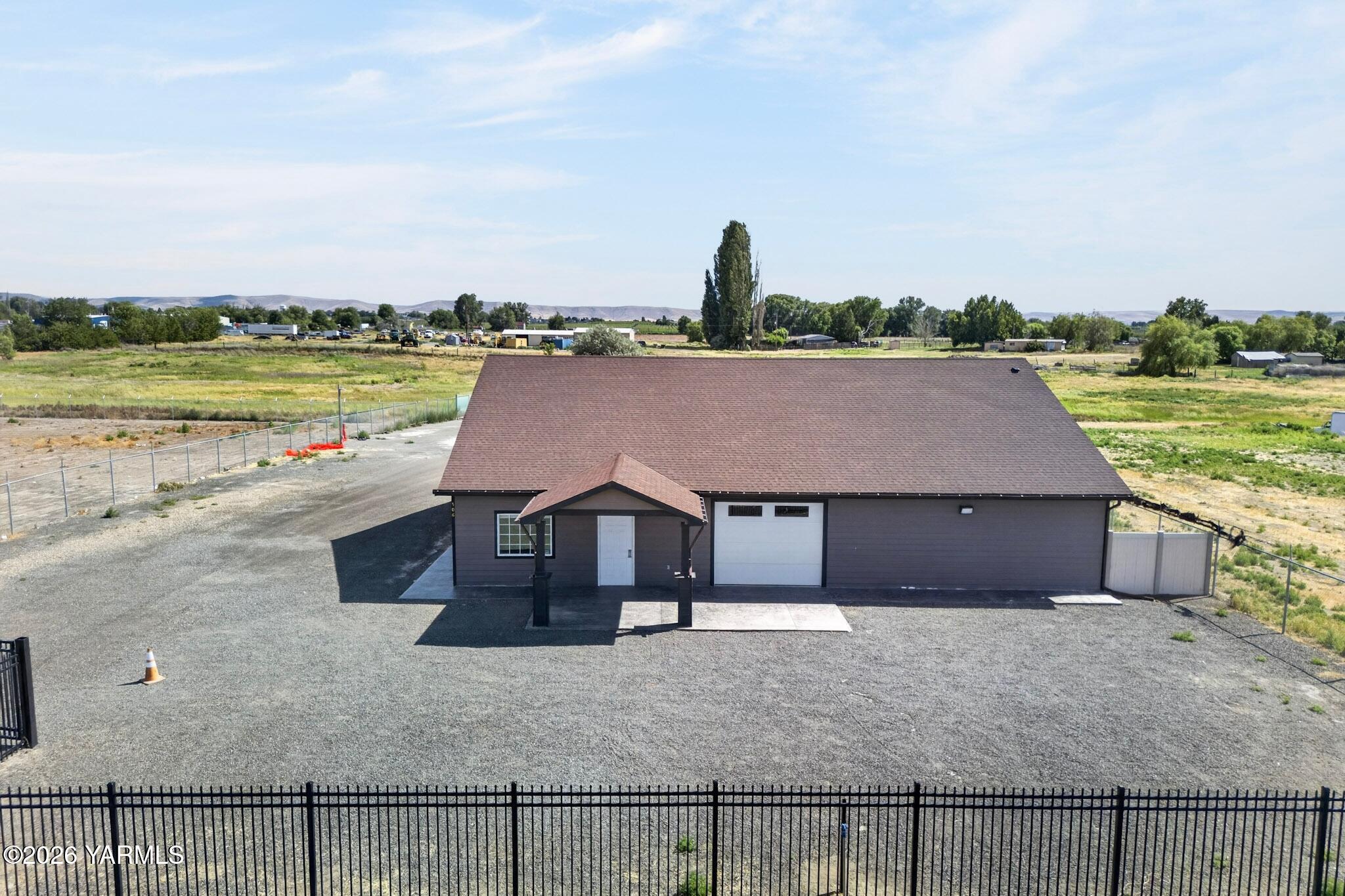 Commercial Sale in Grandview 3
