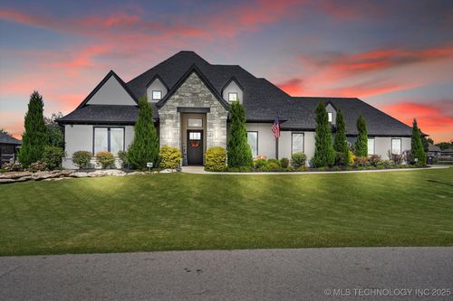 18761 E Red Fox Trl, Owasso, OK, 74055-8341 | Card Image