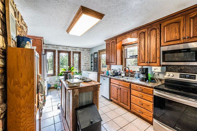 620 Sutton Ln, House other with 3 bedrooms, 2 bathrooms and null parking in Beech Creek KY | Image 6