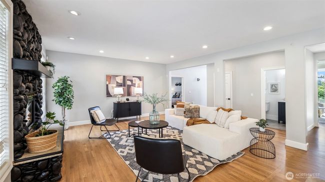 Large, modern, and elegant pillars in the living room add a touch of sophistication. The space is generous, allowing room for tables, couches, and extra decorative elements. Additionally, the fireplace features built-in shelving perfect for displaying plants, baskets, and other accents | Image 17