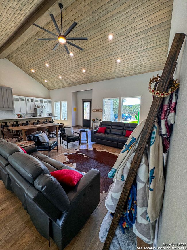 34 Lazy Dr, House other with 5 bedrooms, 6 bathrooms and null parking in Concan TX | Image 5