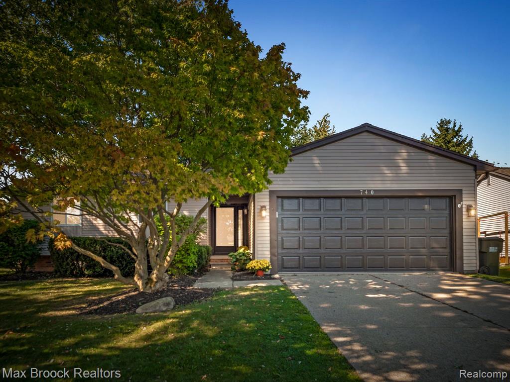 Dressler Ln, Rochester Hills, MI 48307