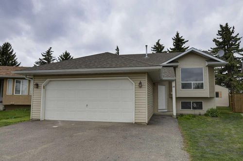 15 Village Green, Carstairs, AB, T0M0N0 | Card Image