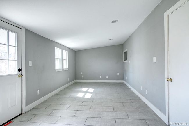 Large Family Room | Image 13