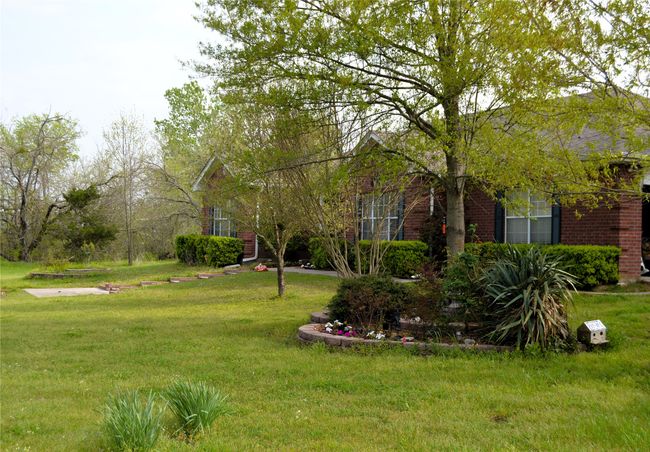 Beautiful home tucked away in the trees. | Image 4