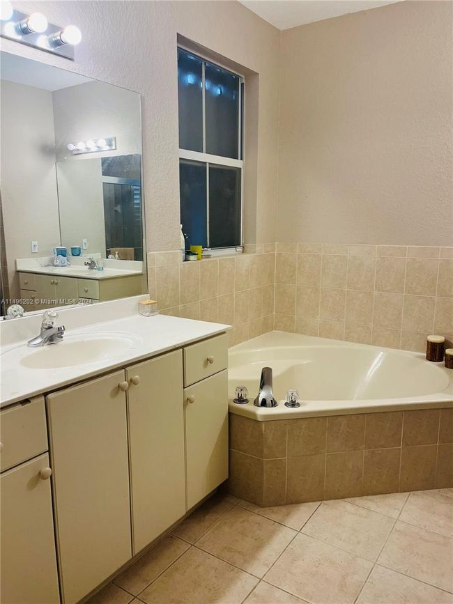 13748 Sw 118 Th Ter, Townhouse with 3 bedrooms, 3 bathrooms and null parking in Miami FL | Image 24