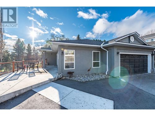 419 Valiant Dr, Penticton, BC, V2A8Y1 | Card Image