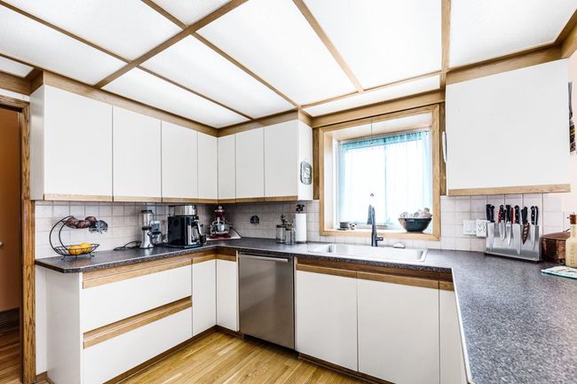 19 Sunrise Way, Home with 3 bedrooms, 3 bathrooms and 4 parking in Priddis Greens AB | Image 25