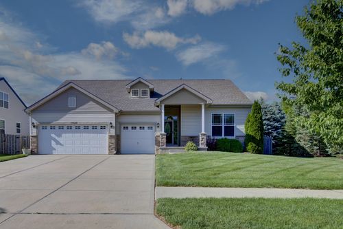 15608 Rosewater Pkwy, Bennington, NE, 68007-8403 | Card Image