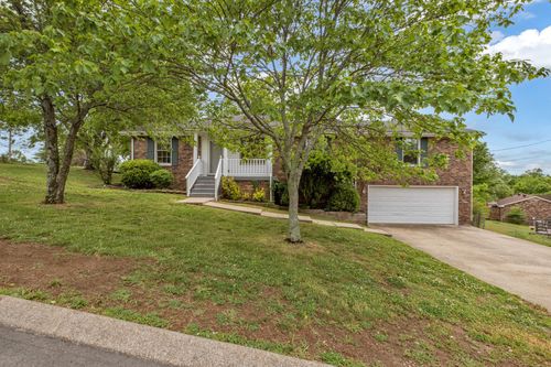 101 Forest Meadows Dr, Hendersonville, TN, 37075-2833 | Card Image