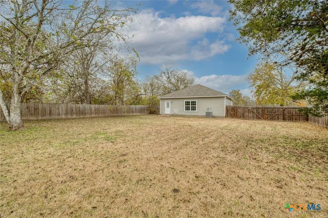 1408 Armstrong St, House other with 3 bedrooms, 2 bathrooms and null parking in Luling TX | Image 22