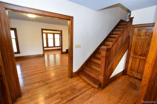 421 University Ave, Flint, MI, 48503-2579 | Card Image