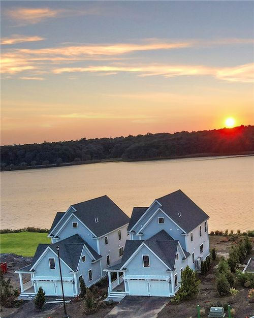 132 E Point Dr, Rumford, RI, 02916-3528 | Card Image