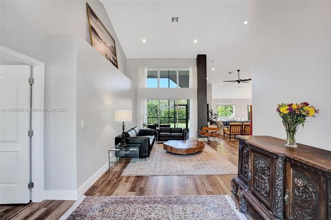 730 Bayside Ln, House other with 4 bedrooms, 3 bathrooms and null parking in Weston FL | Image 7