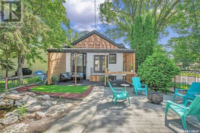 324 30th St W, House other with 3 bedrooms, 2 bathrooms and null parking in Saskatoon SK | Image 1