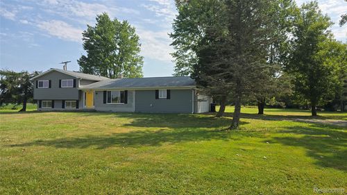 1695 Stoddard Rd, Columbus, MI, 48063-2811 | Card Image