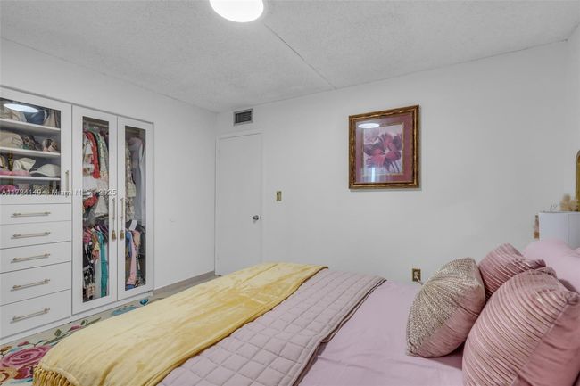 APT-200 - 4000 Ne 170 Th St, Condo with 2 bedrooms, 2 bathrooms and null parking in North Miami Beach FL | Image 11