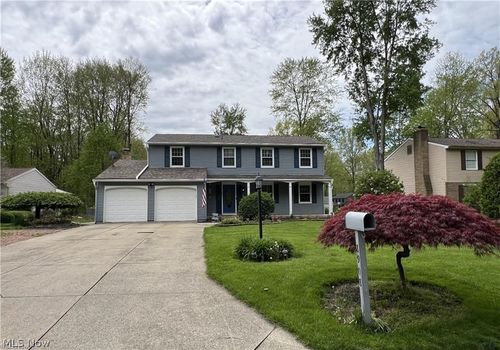 8908 Sherwood Dr Ne, Warren, OH, 44484-1768 | Card Image