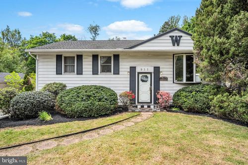 911 S Progress Ave, HARRISBURG, PA, 17111-1735 | Card Image