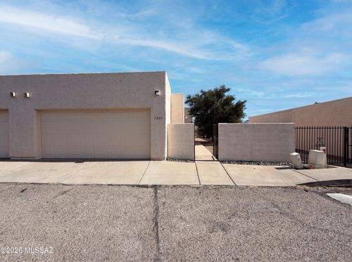 7855 E Roget Dr, Tucson, AZ, 85710-6070 | Card Image