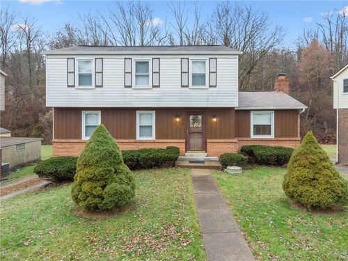 690 Pine Valley Dr, Pittsburgh, PA, 15239-2824 | Card Image