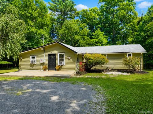 37 Old Town Rd, Pine Bush, NY, 12566-7214 | Card Image