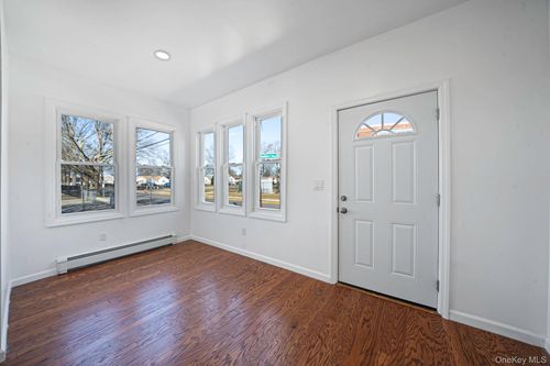 522 Southern Pkwy, Uniondale, NY, 11553-2817 | Card Image