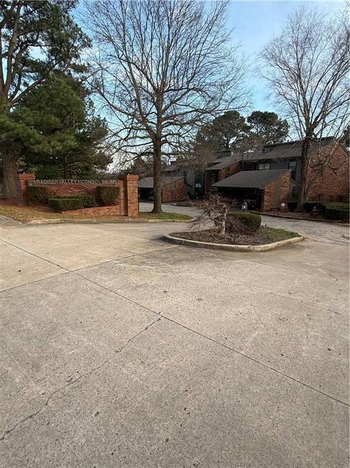 2723 E Joyce Blvd, Fayetteville, AR, 72703-4558 | Card Image
