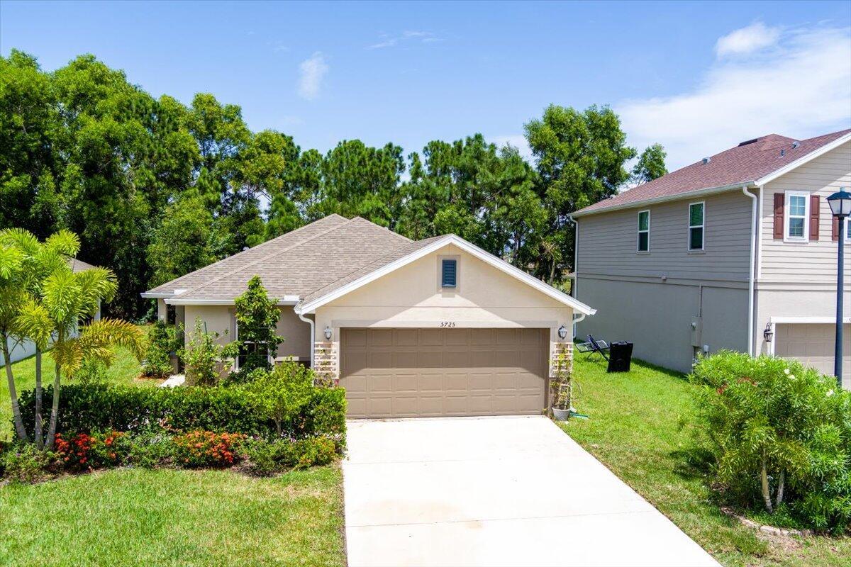 Pine Trail Cir, Port Saint Lucie, FL 34983