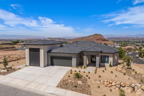 2098 S Pinto St, Washington, UT, 84780-8366 | Card Image