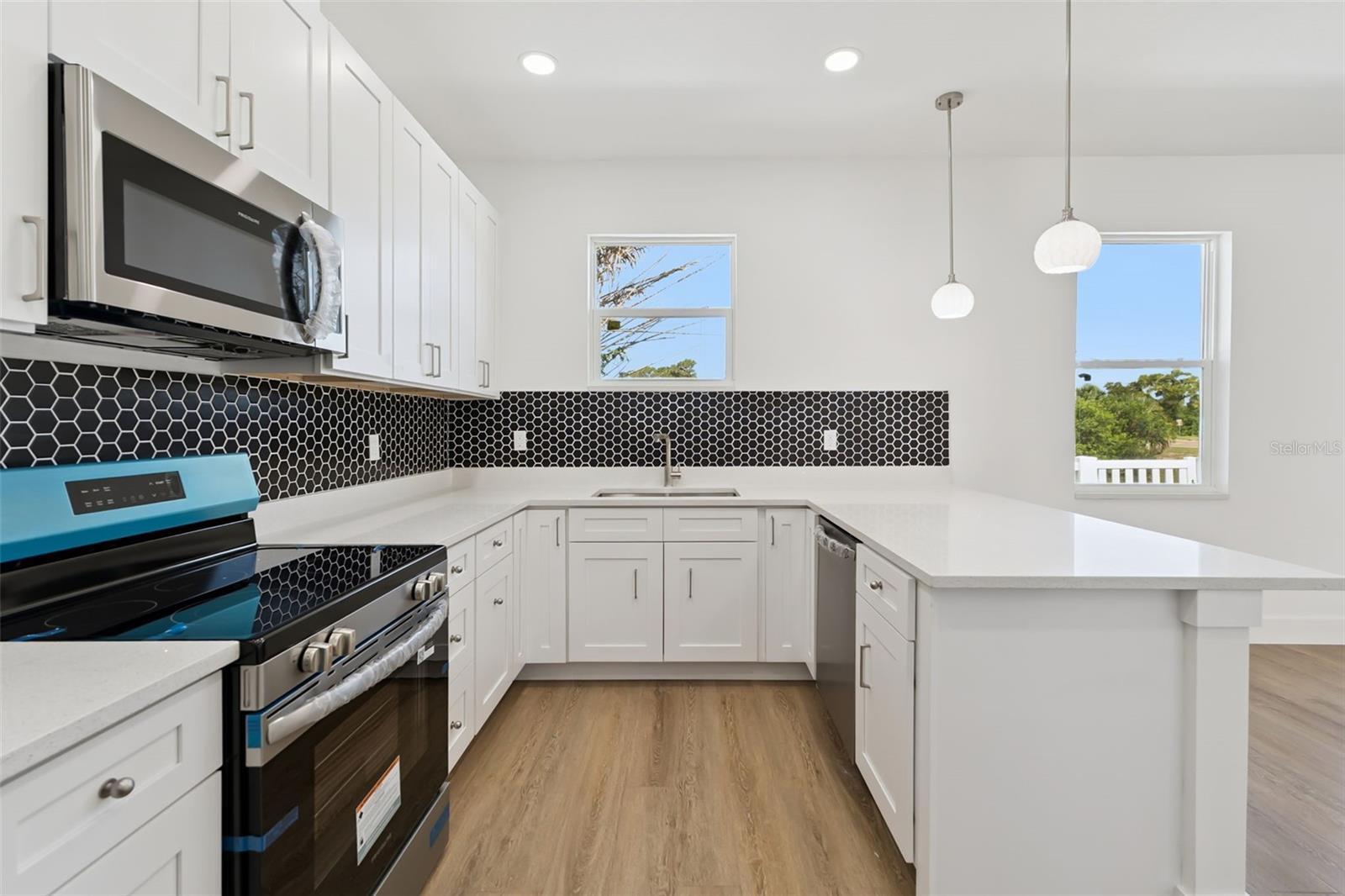 Residential in HOLIDAY 2