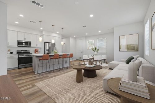 611 Winchester Dr, Oxnard, CA, 93036-1466 | Card Image