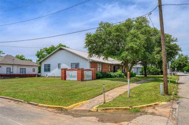 220 S Elm St, Home with 0 bedrooms, 0 bathrooms and null parking in Sherman TX | Image 5