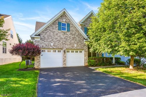 43 Edgemere Dr, KENDALL PARK, NJ, 08824-7001 | Card Image