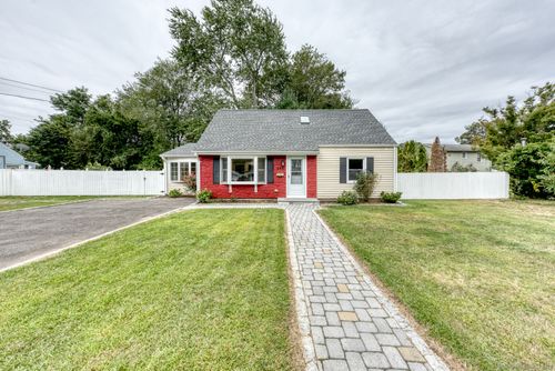 246 Delaware Dr, Stratford, CT, 06614-2828 | Card Image