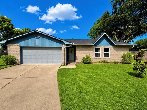 10 Lobo Ct, Angleton, TX, 77515-2716 | Card Image