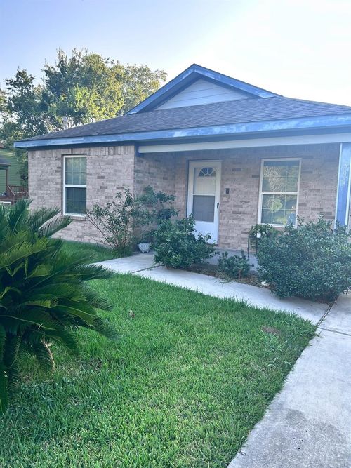 305 S Westward St, Texas City, TX, 77591-3837 | Card Image