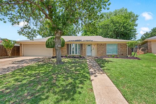 909 Ridge Drive, Bedford, TX, 76021 | Card Image