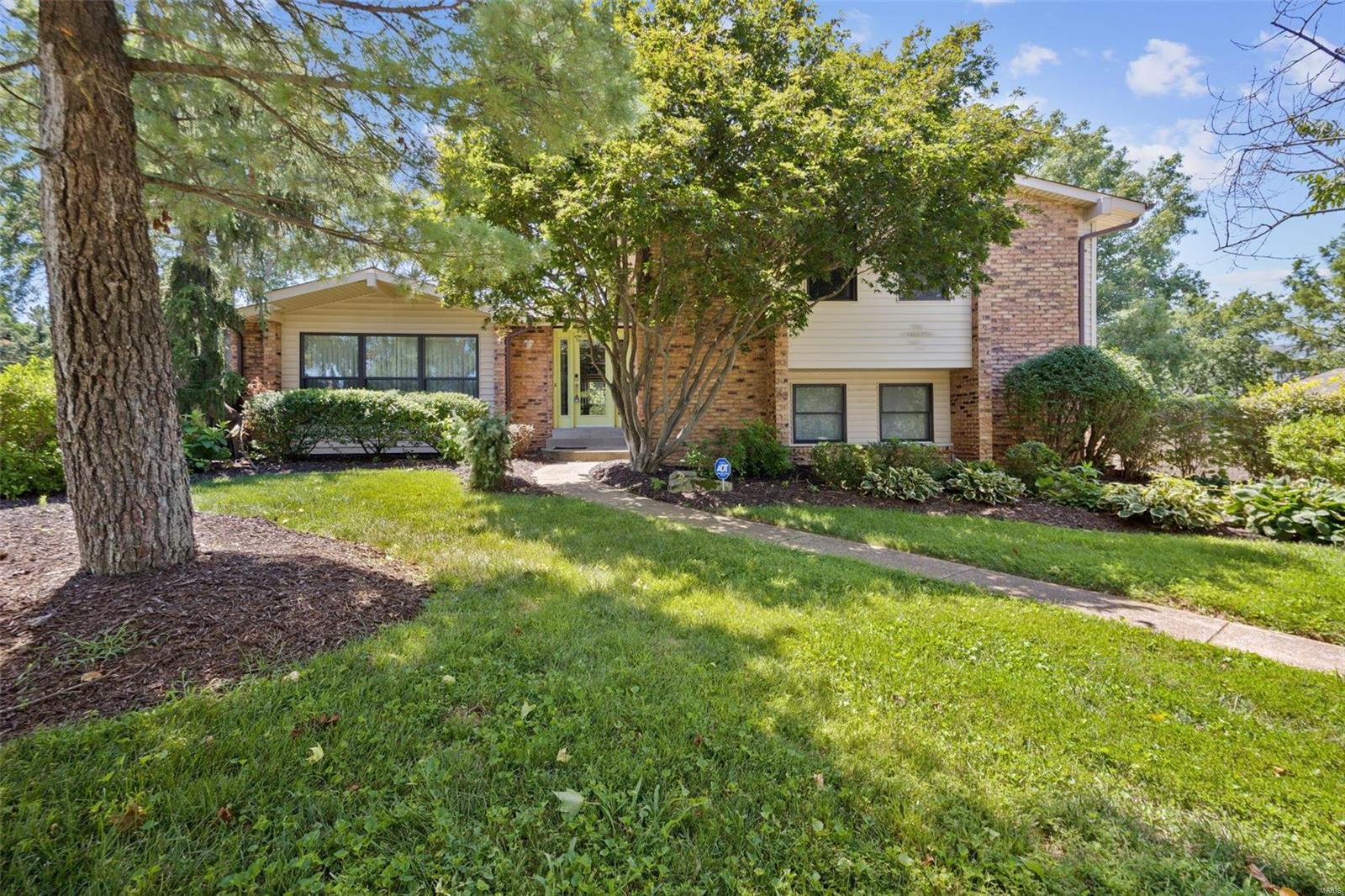 Charglow Dr, Saint Louis, MO 63129