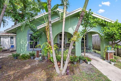 215 S E St, Lake Worth Beach, FL, 33460-4022 | Card Image