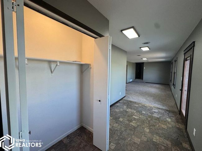 19229 Highway 5, Home with 4 bedrooms, 2 bathrooms and 2 parking in Centerville IA | Image 34
