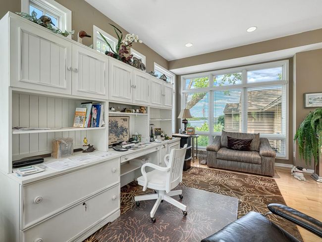 6 - Living Room.jpg | Image 6