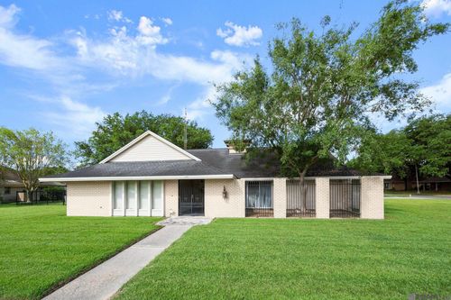 106 Crescent Pl, Donaldsonville, LA, 70346-4311 | Card Image