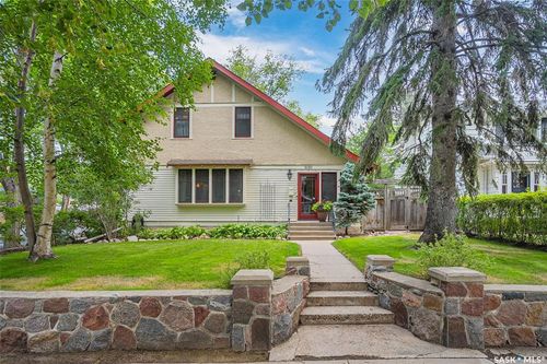 630 8th Ave N, Saskatoon, SK, S7K2W8 | Card Image