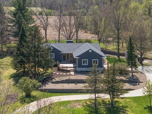 2698 Hidden Valley Trl Ne, Solon, IA, 52333-9689 | Card Image