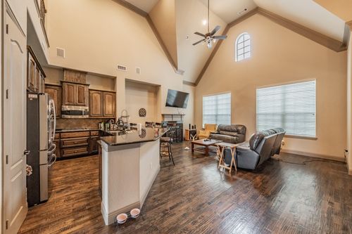 575 Rockingham Dr, Irving, TX, 75063-8063 | Card Image